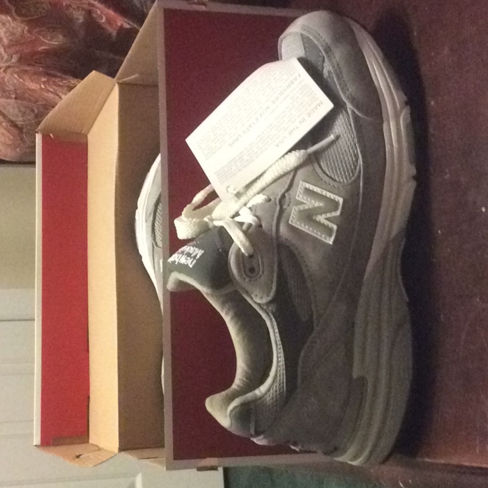 Women’s New Balance 2X wide sneaker